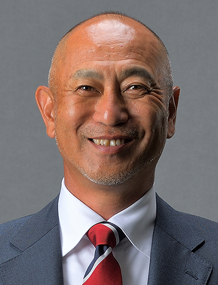 安達 亮