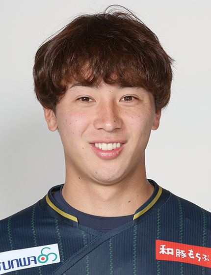 安達 秀都