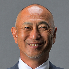 安達 亮